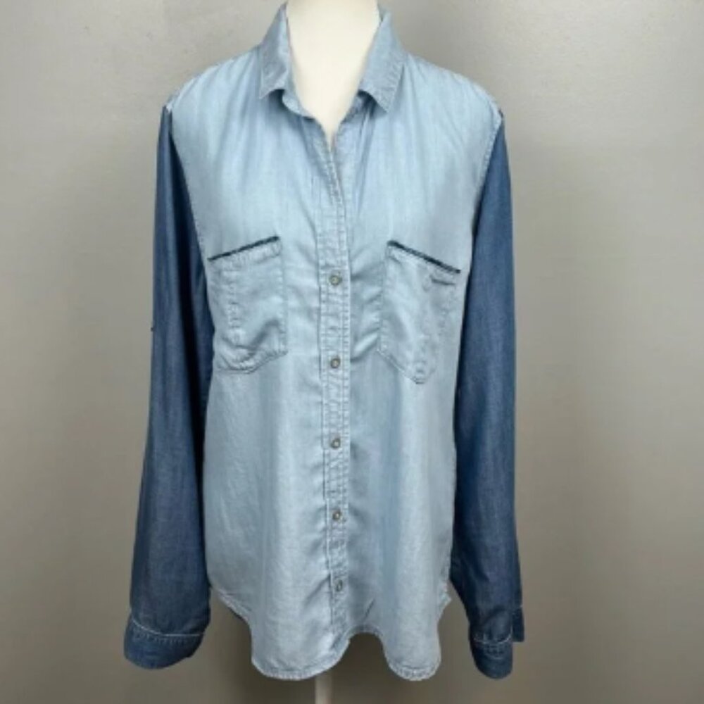 Bella Dahl 100% Tencel 2 tone chambray button front roll tab shirt, size large.
